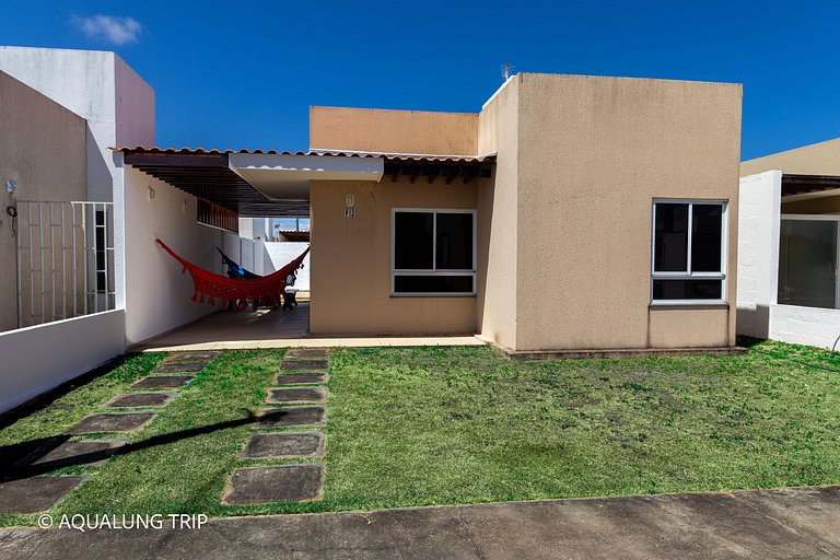 Casa em condomínio 2 quartos com piscina